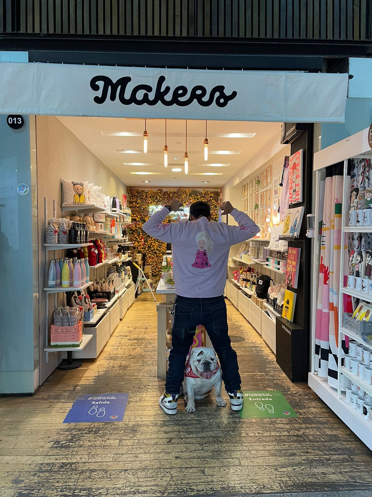 soyrats tienda makers en parque arauco con perrito caco