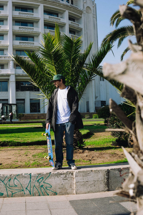 Chaqueta Negra con Capucha – Not Too Old